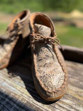 Twisted X Women's Tooled Leather Chukka Driving Mocs in Bomber/Nude